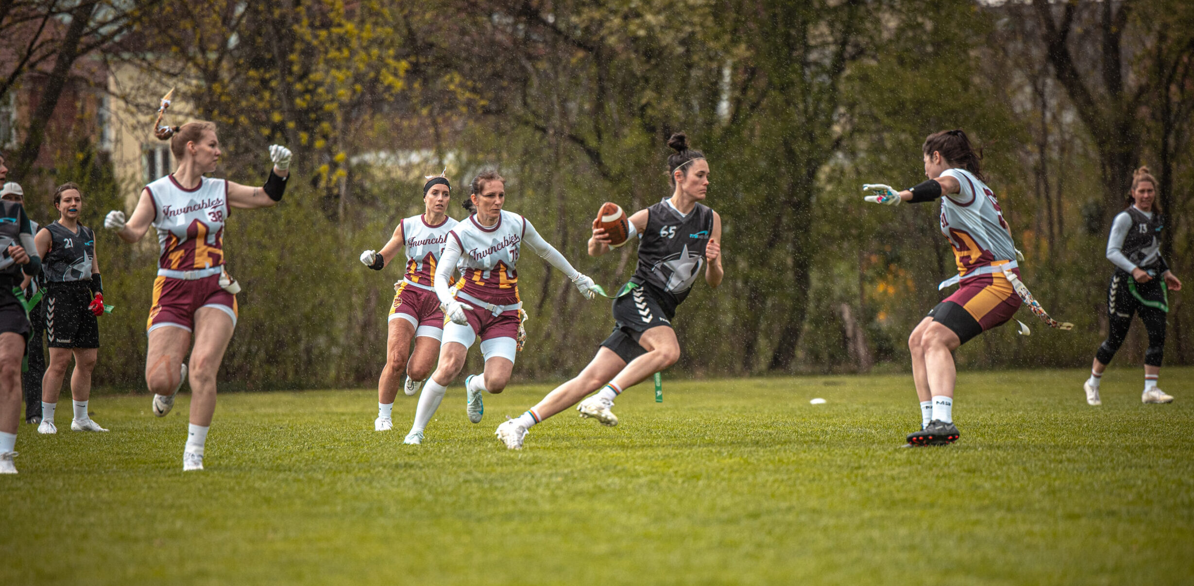 Constables Ladies: Ritterlich gegen die Knights, unbesiegbar gegen die Invincibles
